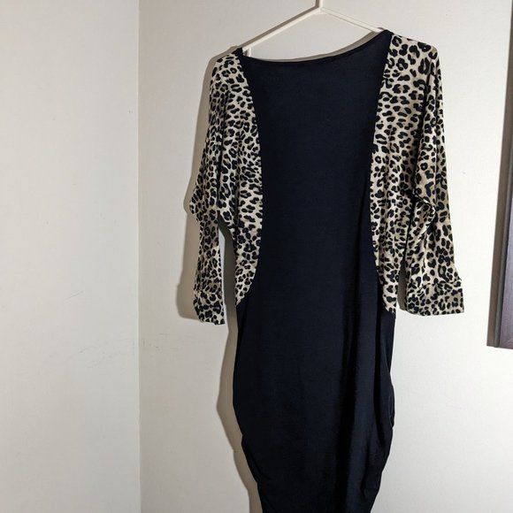 Robe - Picture 3 of 3